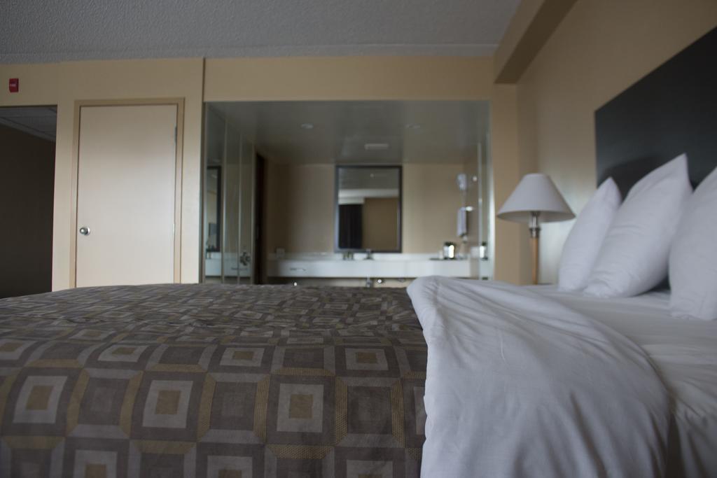Western Fallsview Hotel